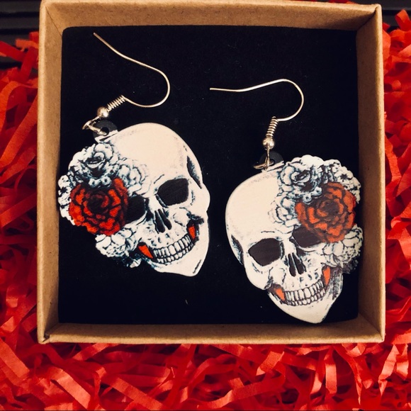 βΌοΈSALE π 6 for $20 π Skulls & Roses Drop Earrings